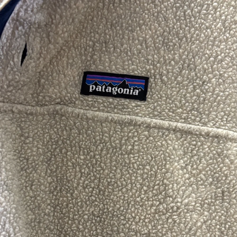 Patagonia Men's Zip-Up Sweater in Beige and Navy - Picture 2 of 4